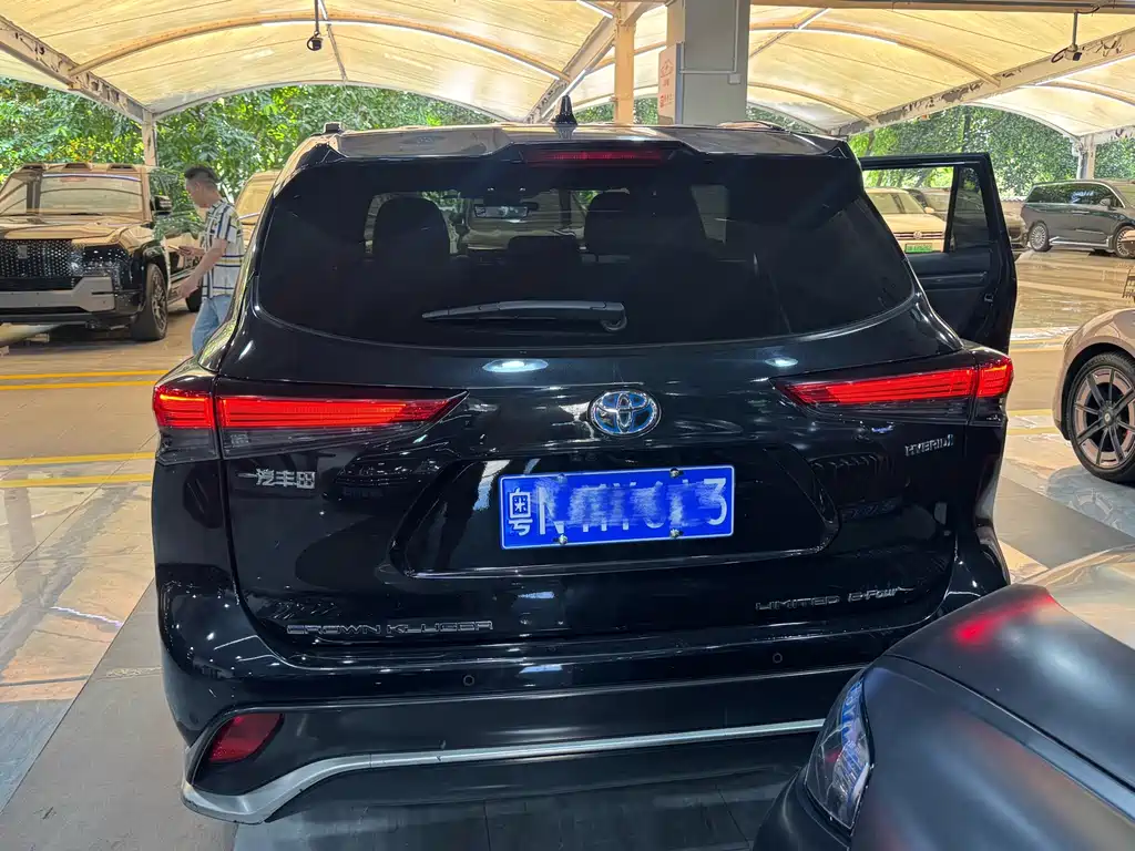 Toyota Crown Kluger — миниатюра 13