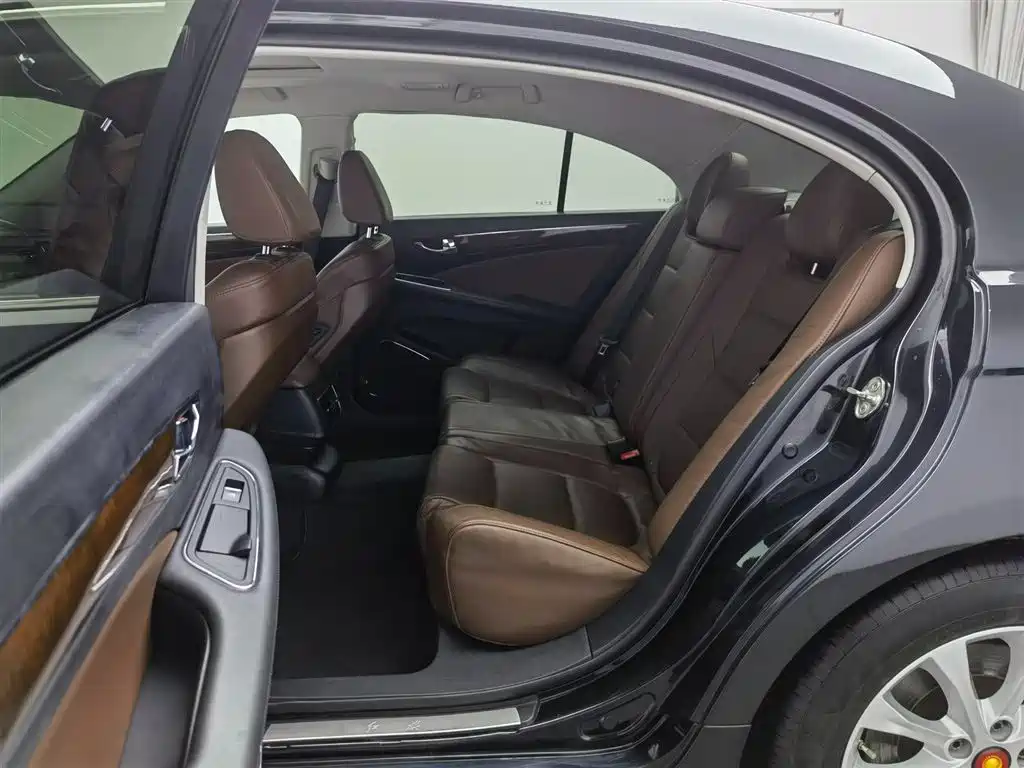 Hongqi H7 2015 2.0T Luxury