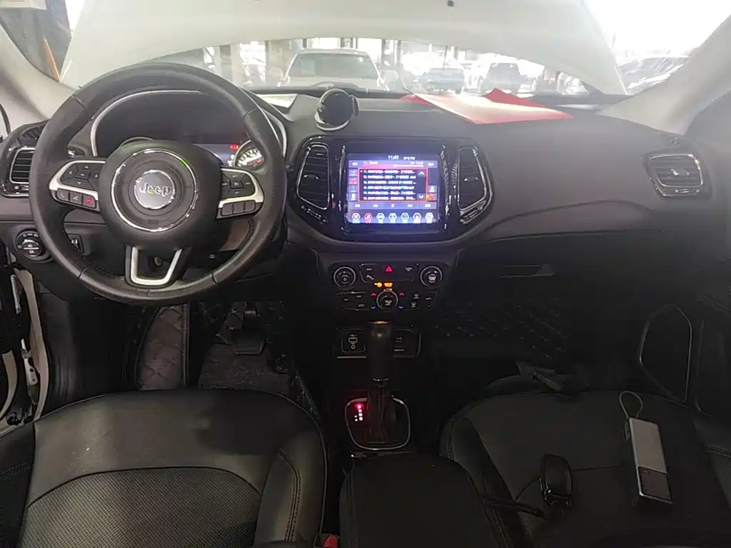 Jeep Compass — миниатюра 10