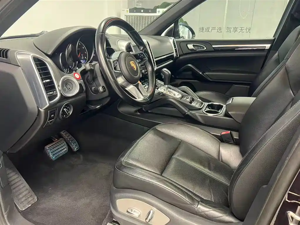 Porsche Cayenne — миниатюра 6