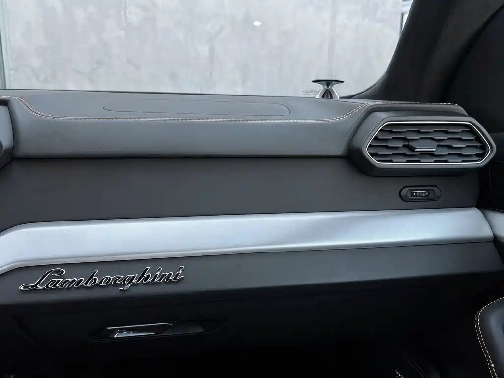 Lamborghini Urus — миниатюра 17