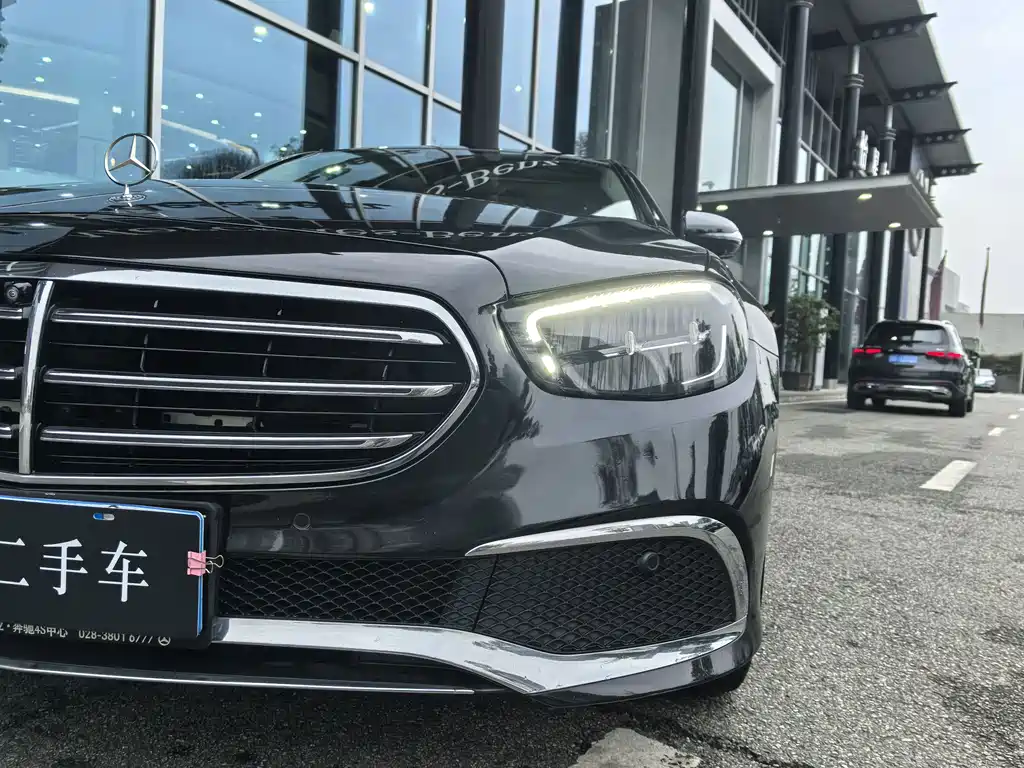 Mercedes-Benz E-Class — миниатюра 4