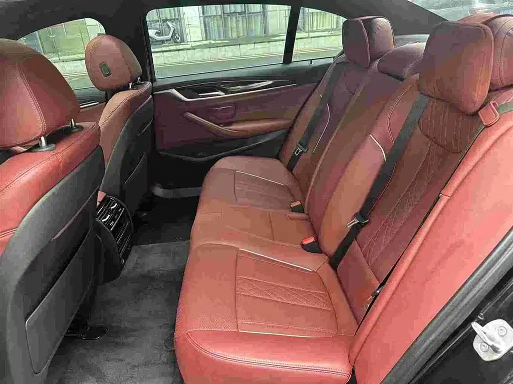 BMW 5 Series — миниатюра 6
