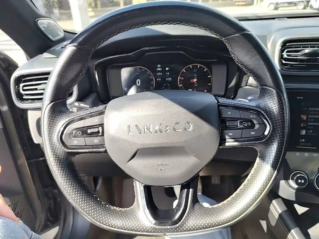 Lynk & Co 03 — миниатюра 11