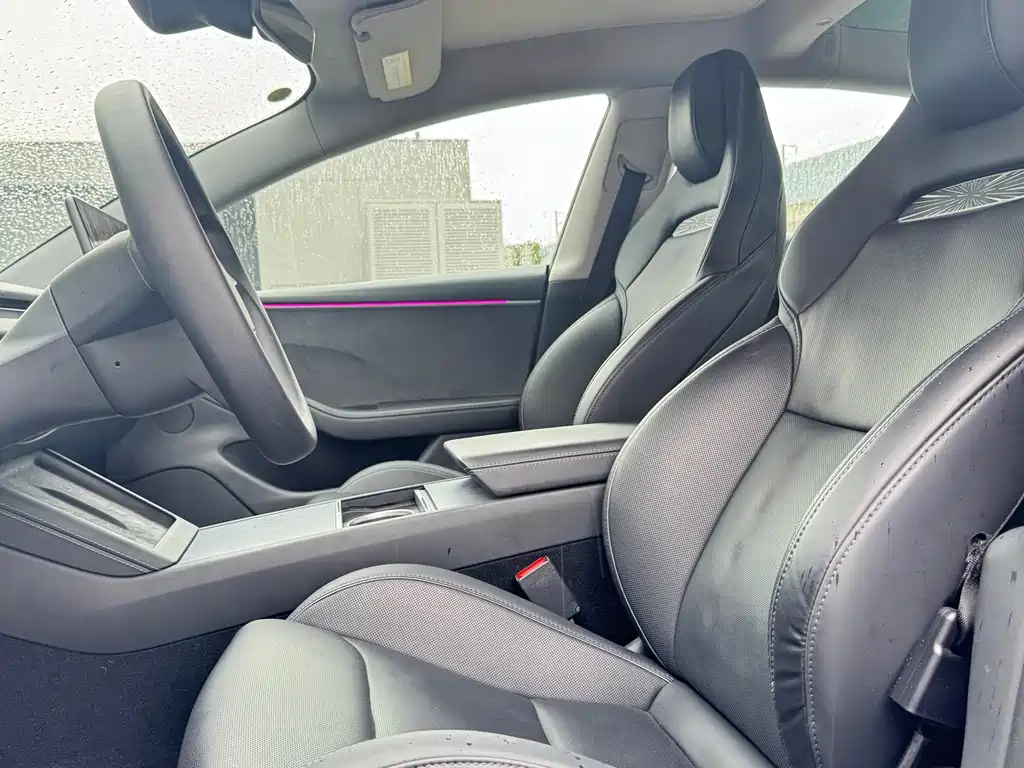 Tesla Model 3 — миниатюра 7