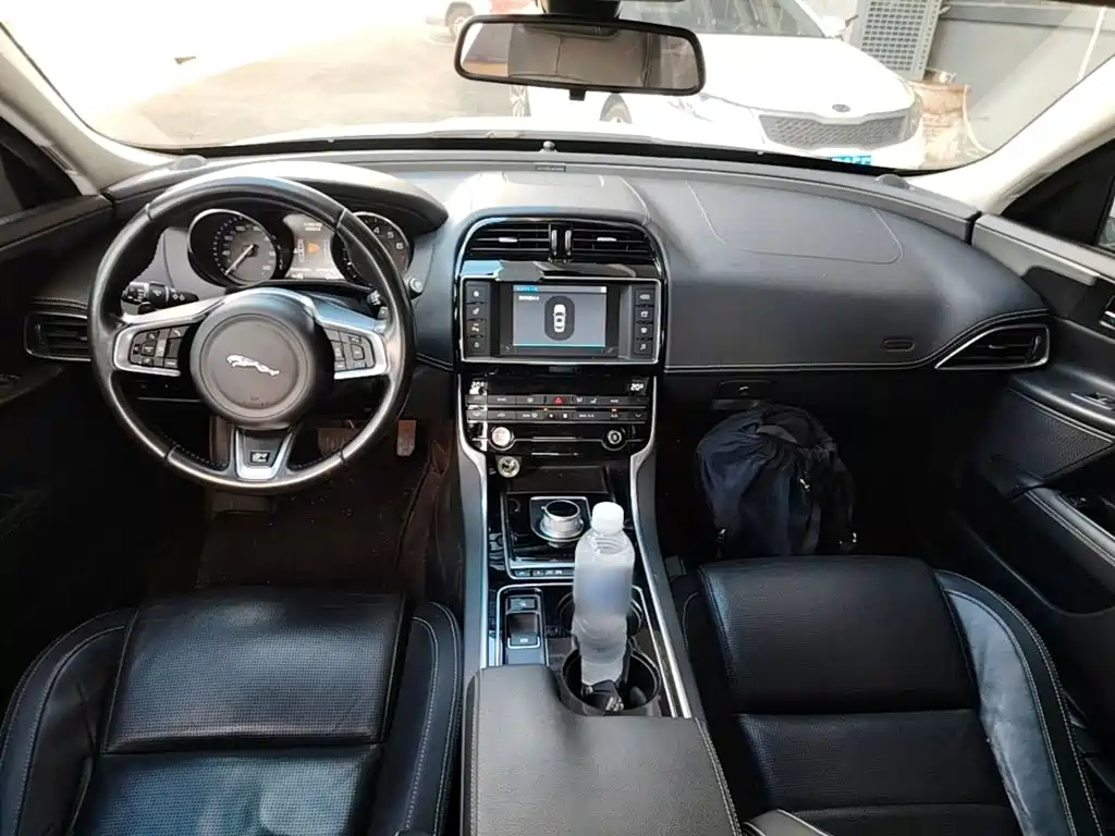 Jaguar XE — миниатюра 10
