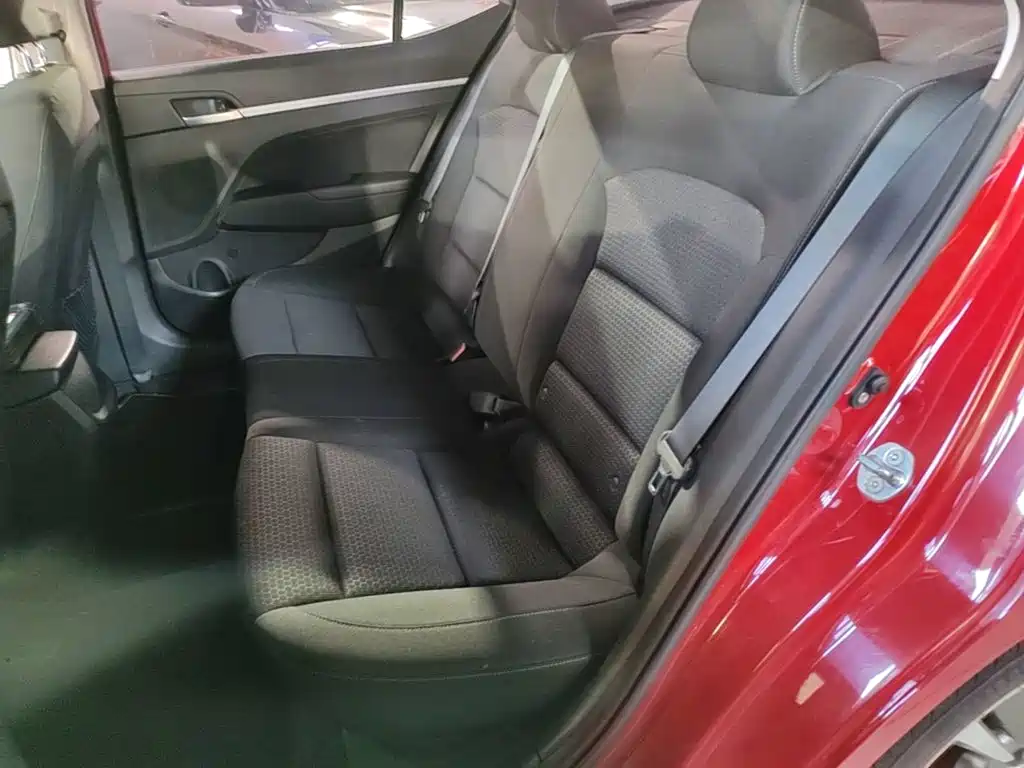 Hyundai Elantra — миниатюра 17