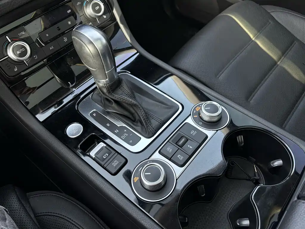 Volkswagen Touareg 3.0TSI Standard Config Type, фото 16