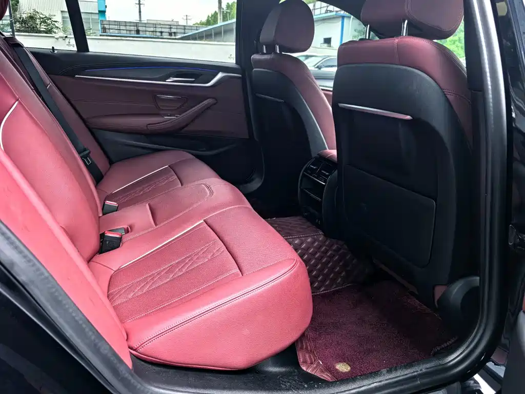BMW 5 Series — миниатюра 10