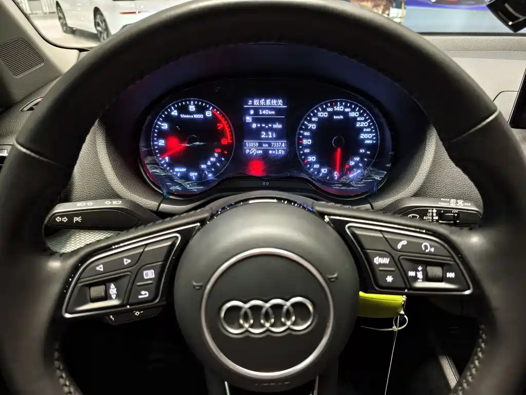 AUDI Q2L