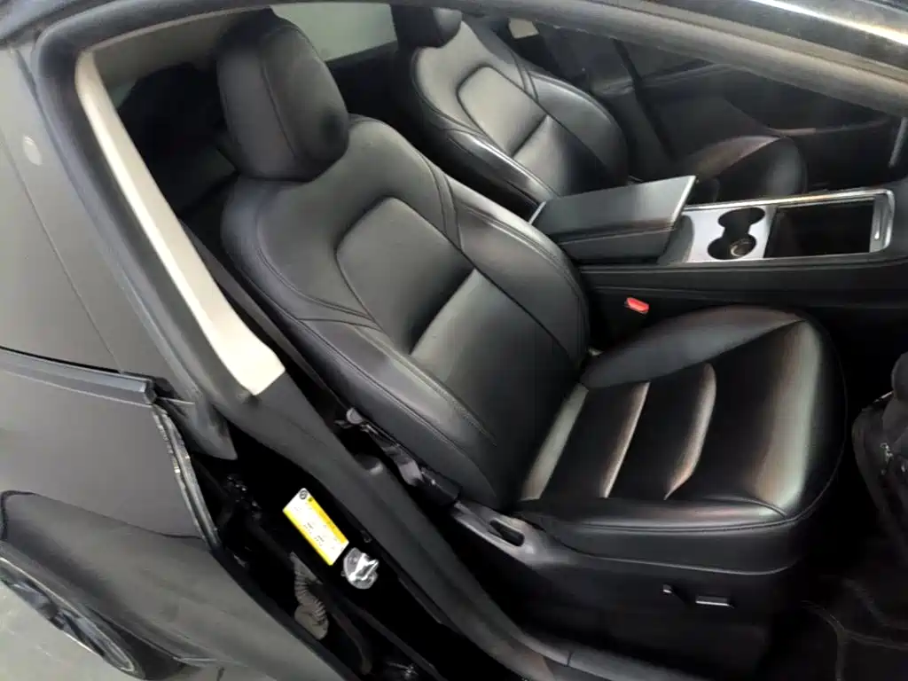 Tesla Model Y — миниатюра 25