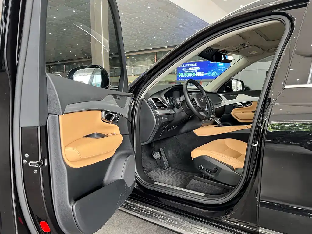 Volvo XC90 2015 T6 7 мест
