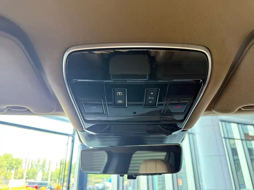 Land Rover Range Rover — миниатюра 13