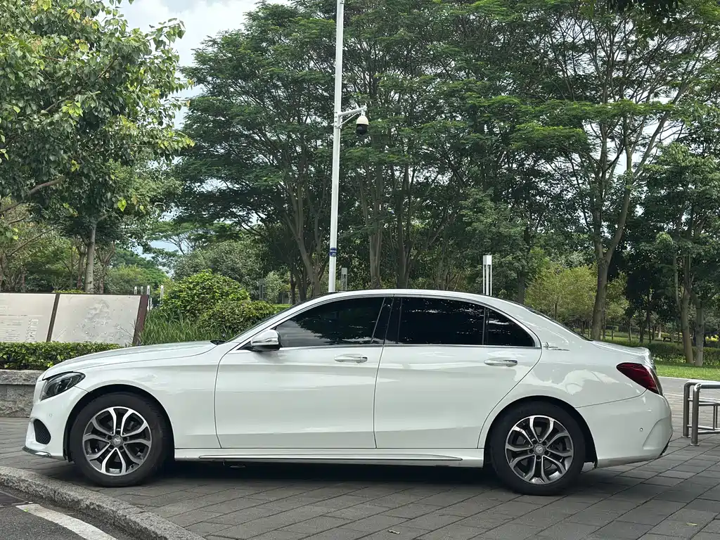 Mercedes-Benz C-Class — миниатюра 6