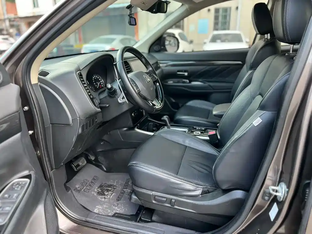 Mitsubishi Outlander — миниатюра 4