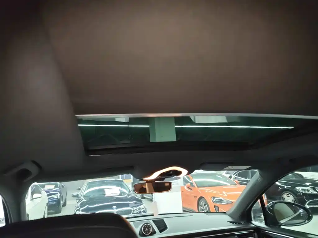 Porsche Macan — миниатюра 18