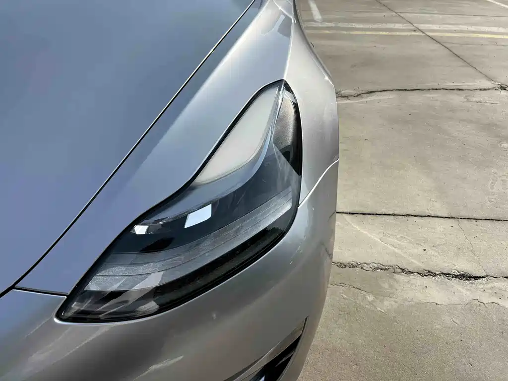Tesla Model 3 — миниатюра 11