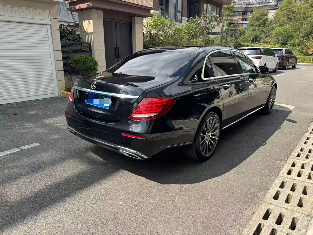 Mercedes-Benz E-Class — миниатюра 9