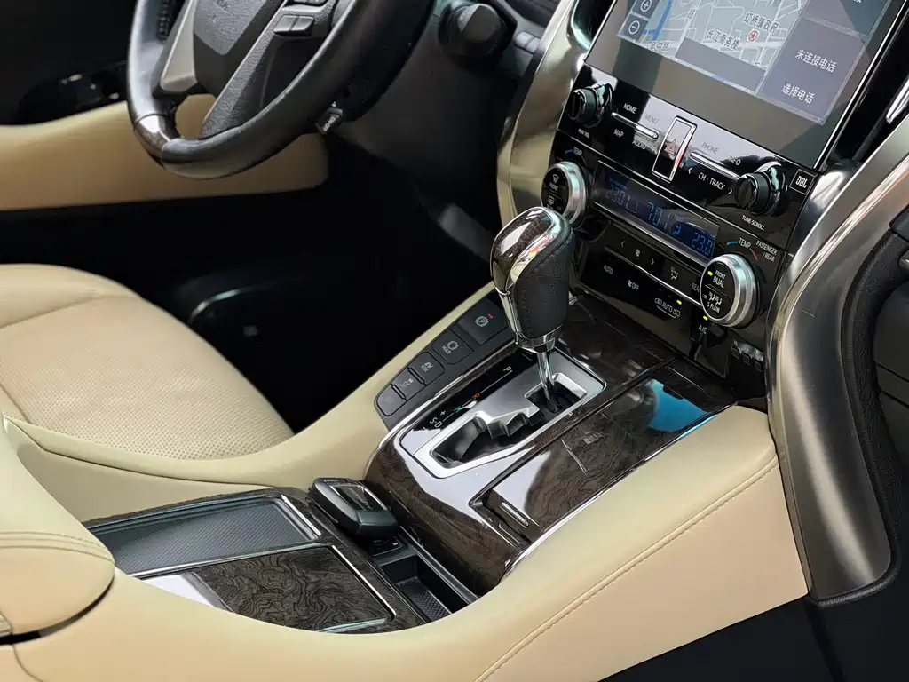 Toyota Alphard — миниатюра 13