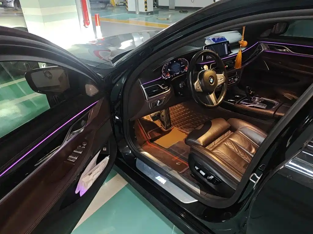 BMW 7 Series — миниатюра 17