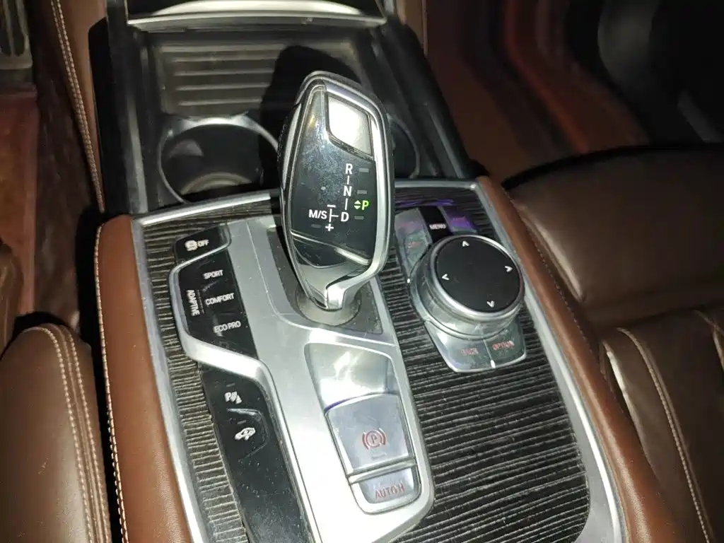 BMW 7 Series — миниатюра 15