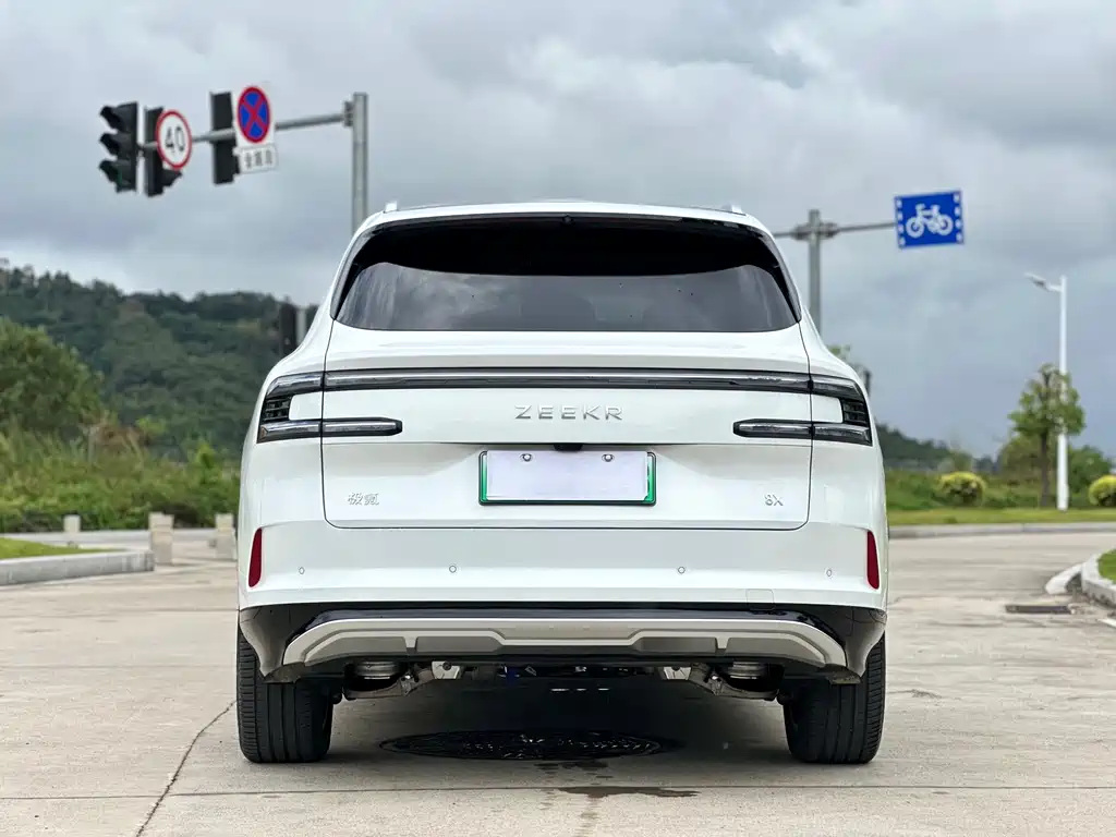 Zeekr 极氪8X — миниатюра 4