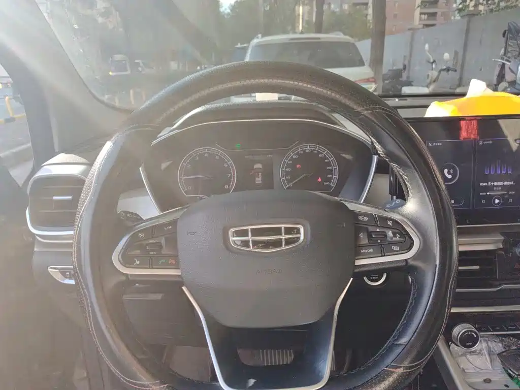 Geely Binyue — миниатюра 12