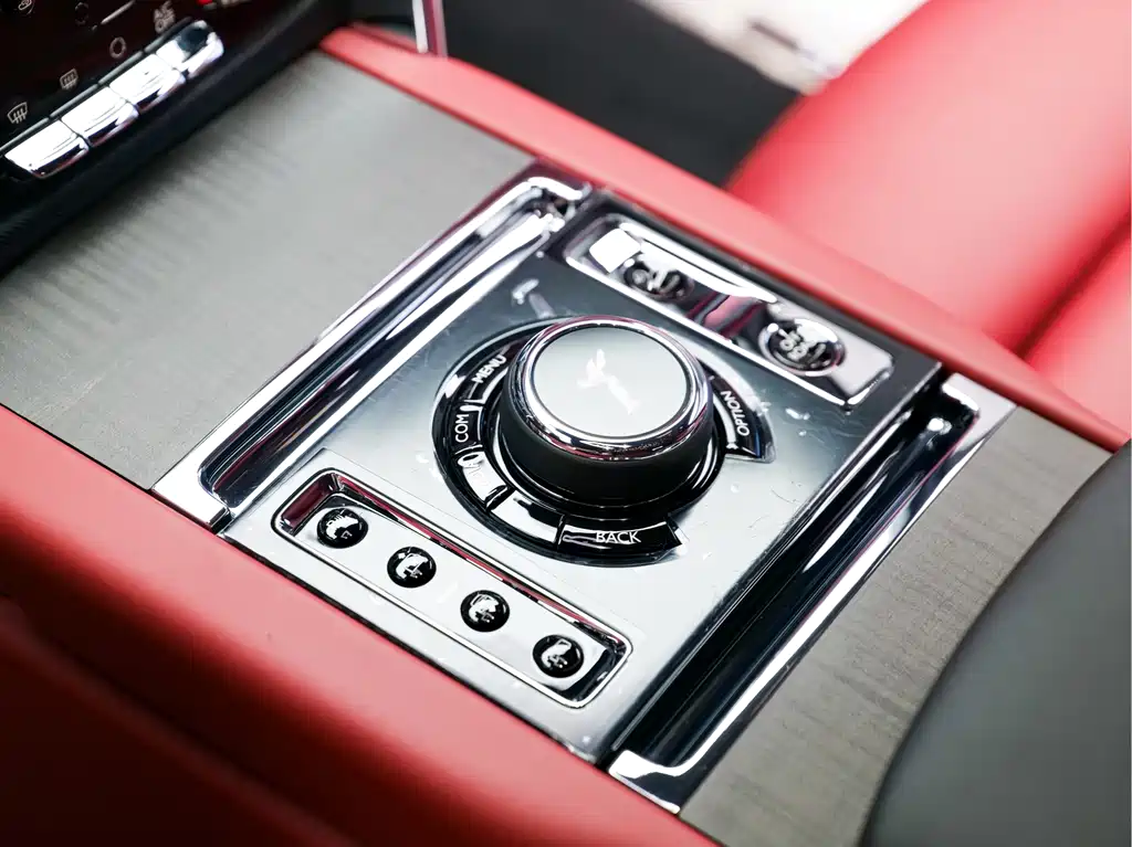 Rolls-Royce Cullinan — миниатюра 15
