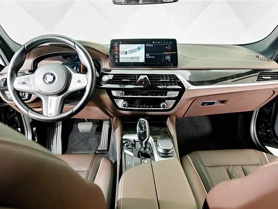 BMW 5 Series — миниатюра 12