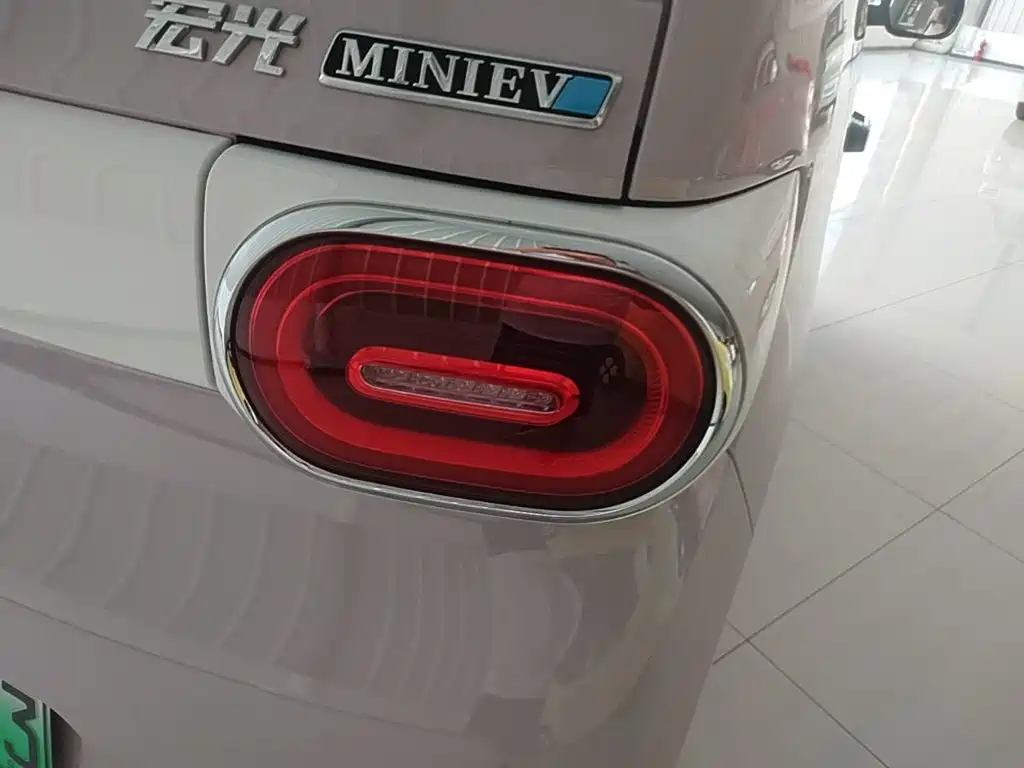 Wuling MINIEV — миниатюра 8
