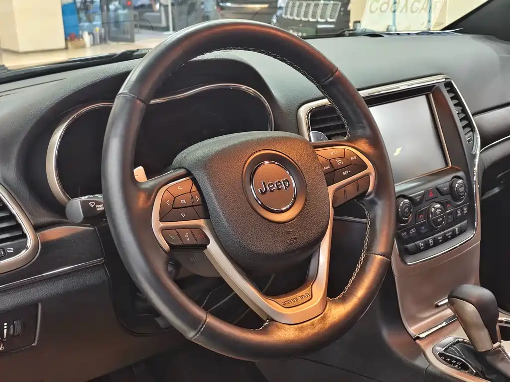 Jeep Grand Cherokee (Import) — миниатюра 4
