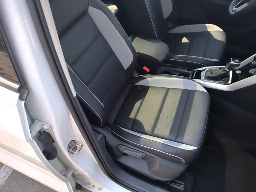 Volkswagen T-Roc — миниатюра 25