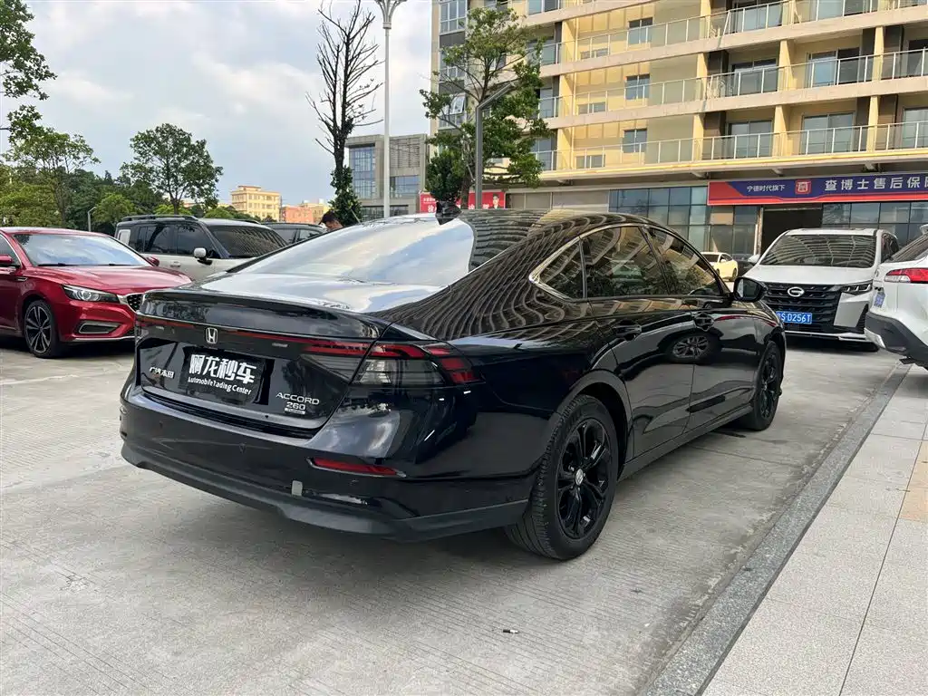 Honda Accord — миниатюра 9