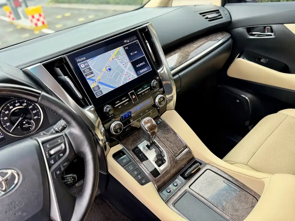 Toyota Vellfire — миниатюра 12