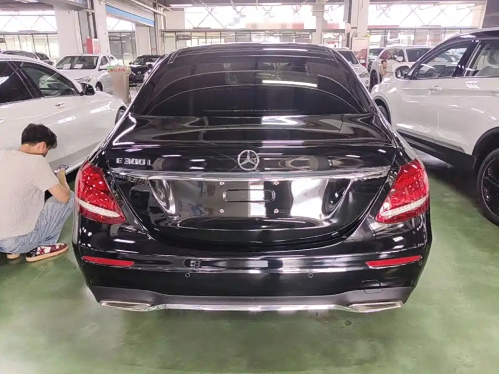 Mercedes-Benz E-Class — миниатюра 6