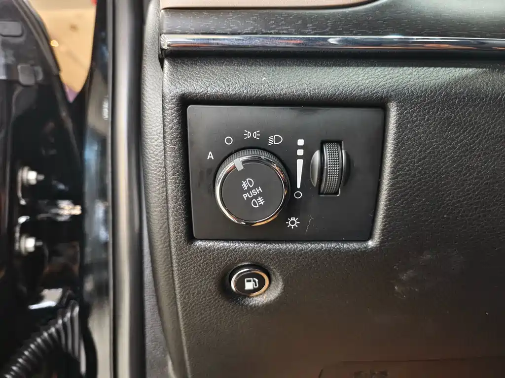 Jeep Grand Cherokee (Import) — миниатюра 9