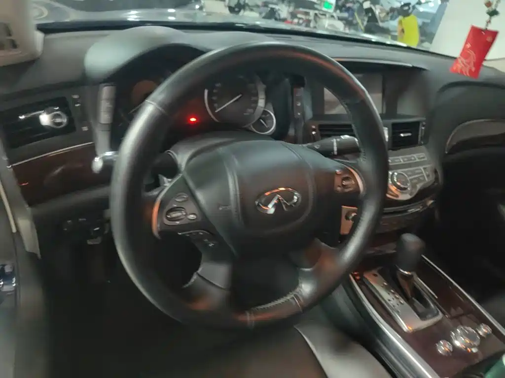 Infiniti Q70 — миниатюра 11