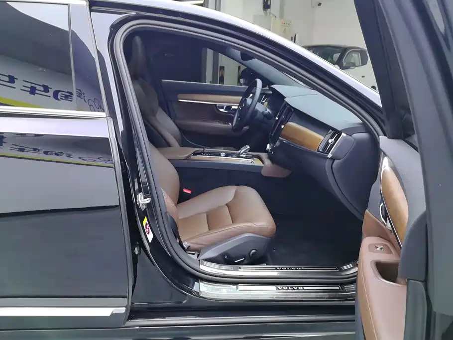 Volvo S90 — миниатюра 8