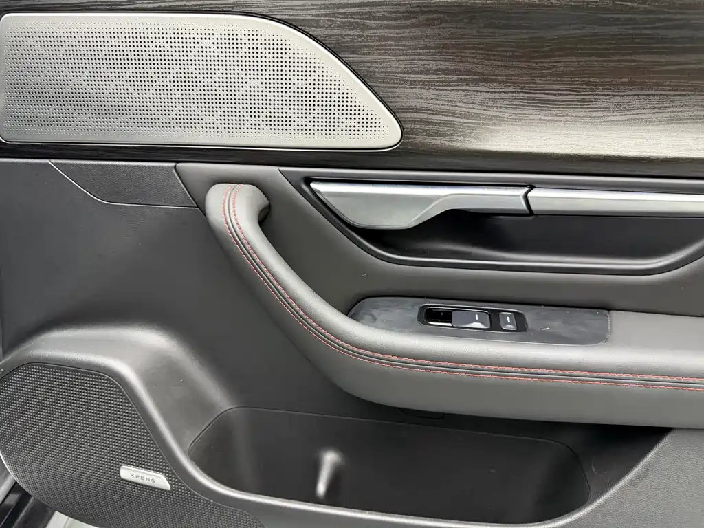 XPeng P7 — миниатюра 16