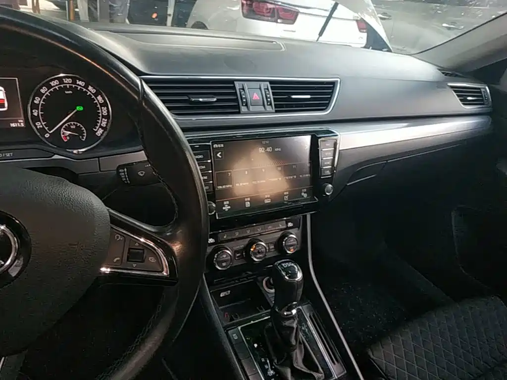 Skoda Superb — миниатюра 13