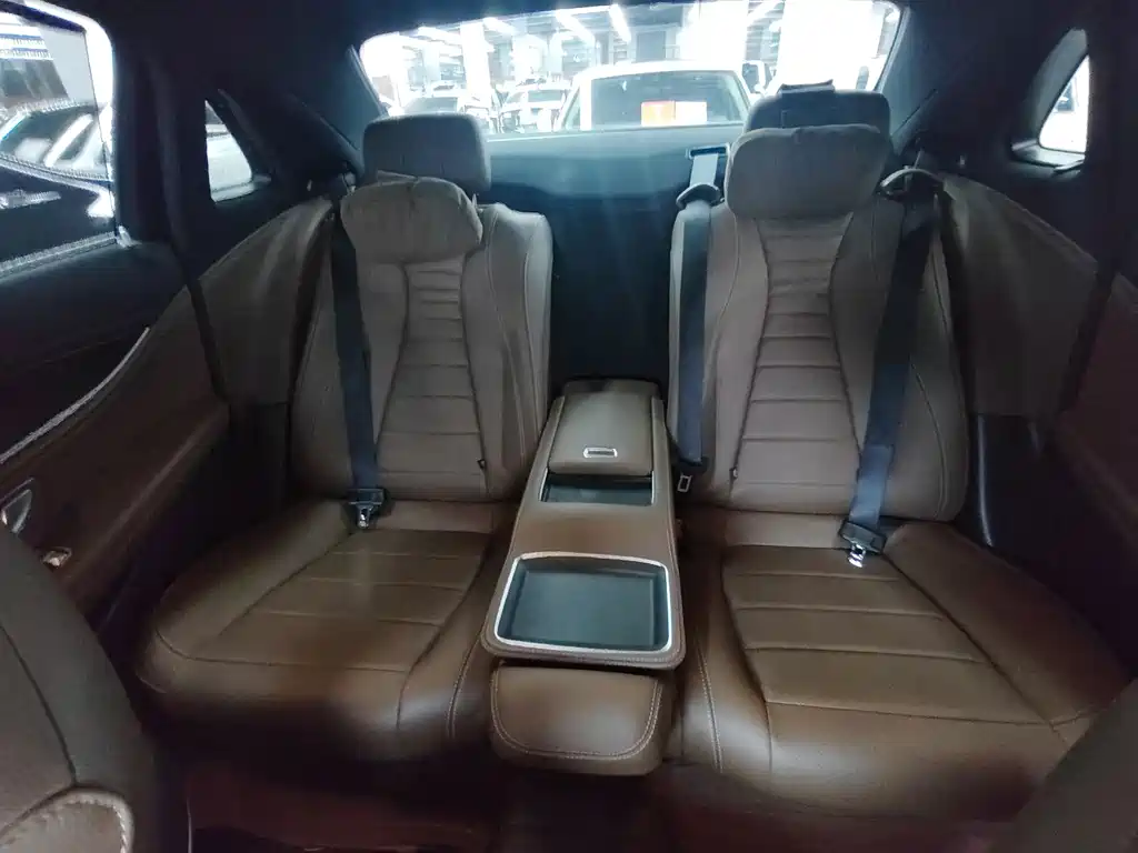 Mercedes-Benz E-Class — миниатюра 10