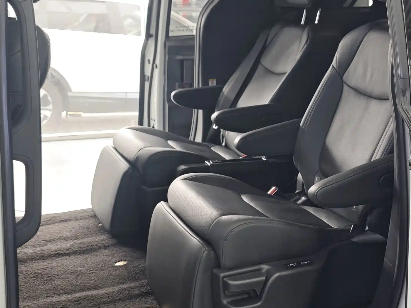 Toyota Sienna 2024 Белый из Китая, фото 2
