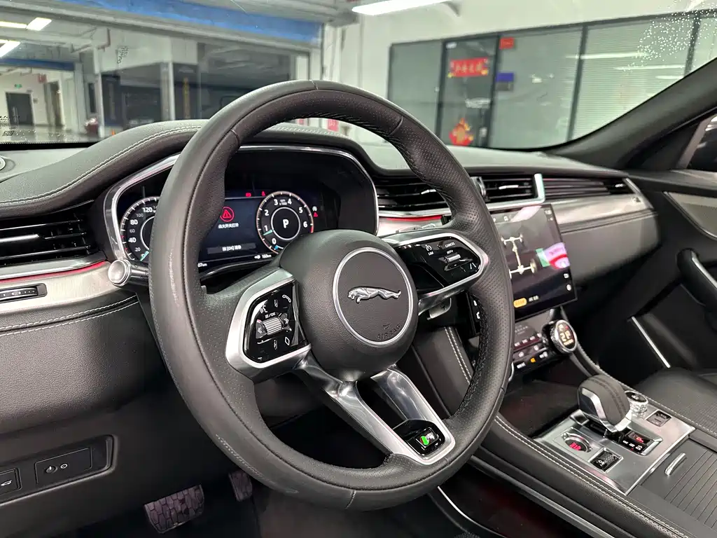 Jaguar F-PACE — миниатюра 22