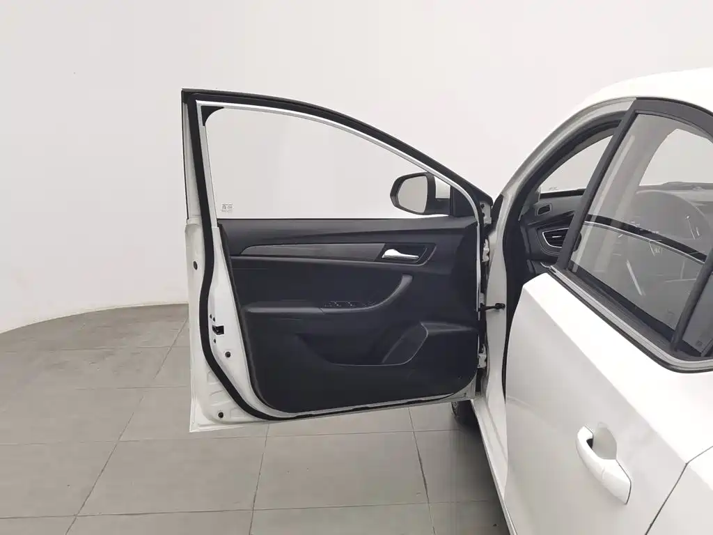 Roewe 360 — миниатюра 8