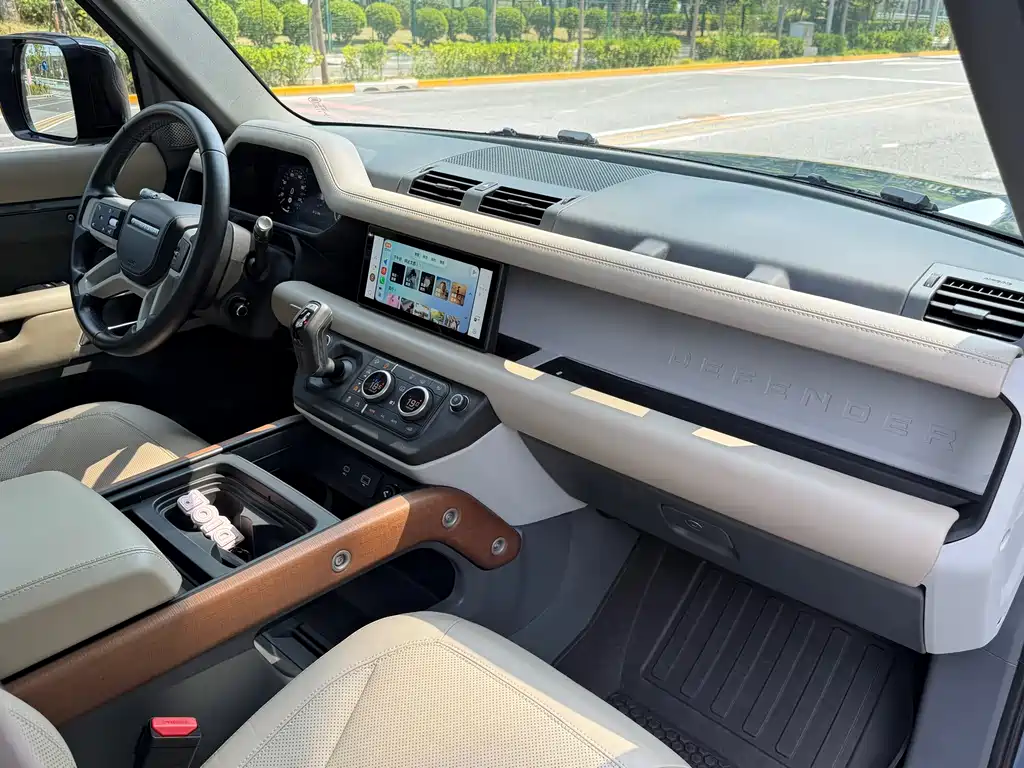 Land Rover Defender — миниатюра 19