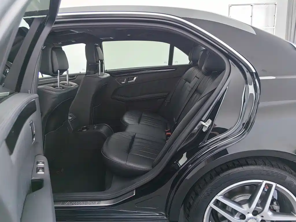 Mercedes-Benz E-Class — миниатюра 15