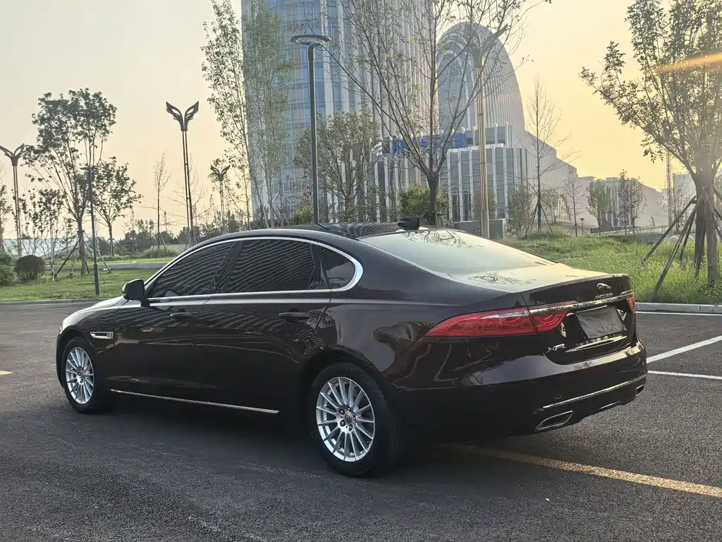 Jaguar XFL — миниатюра 6