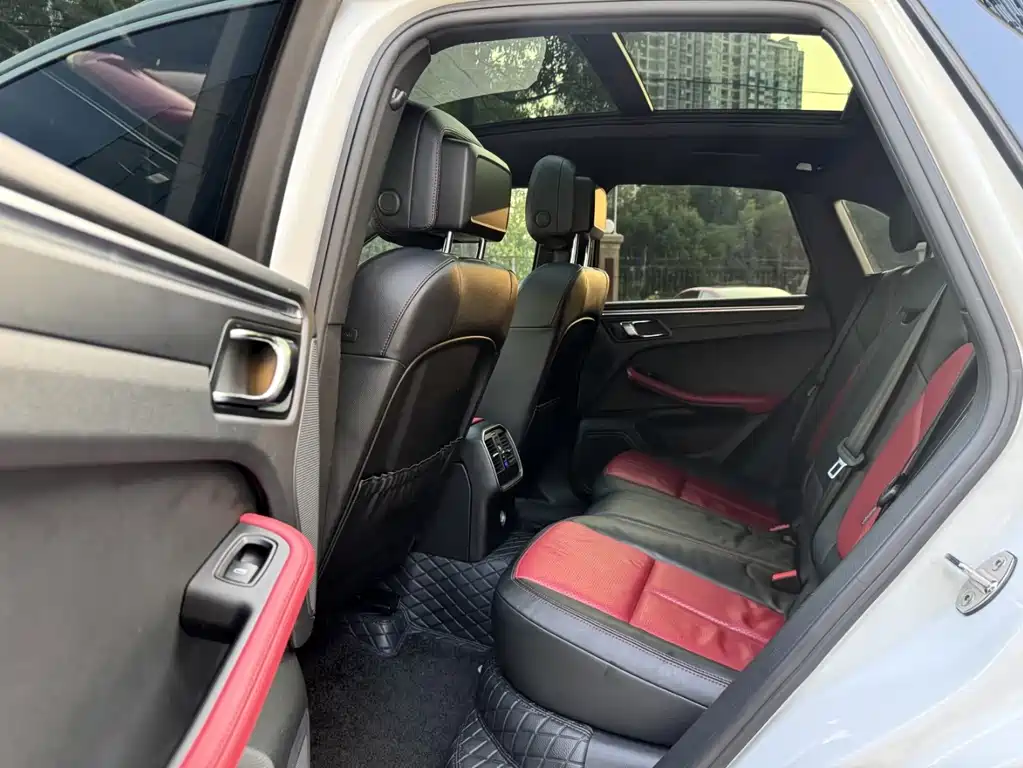 Porsche Macan — миниатюра 9