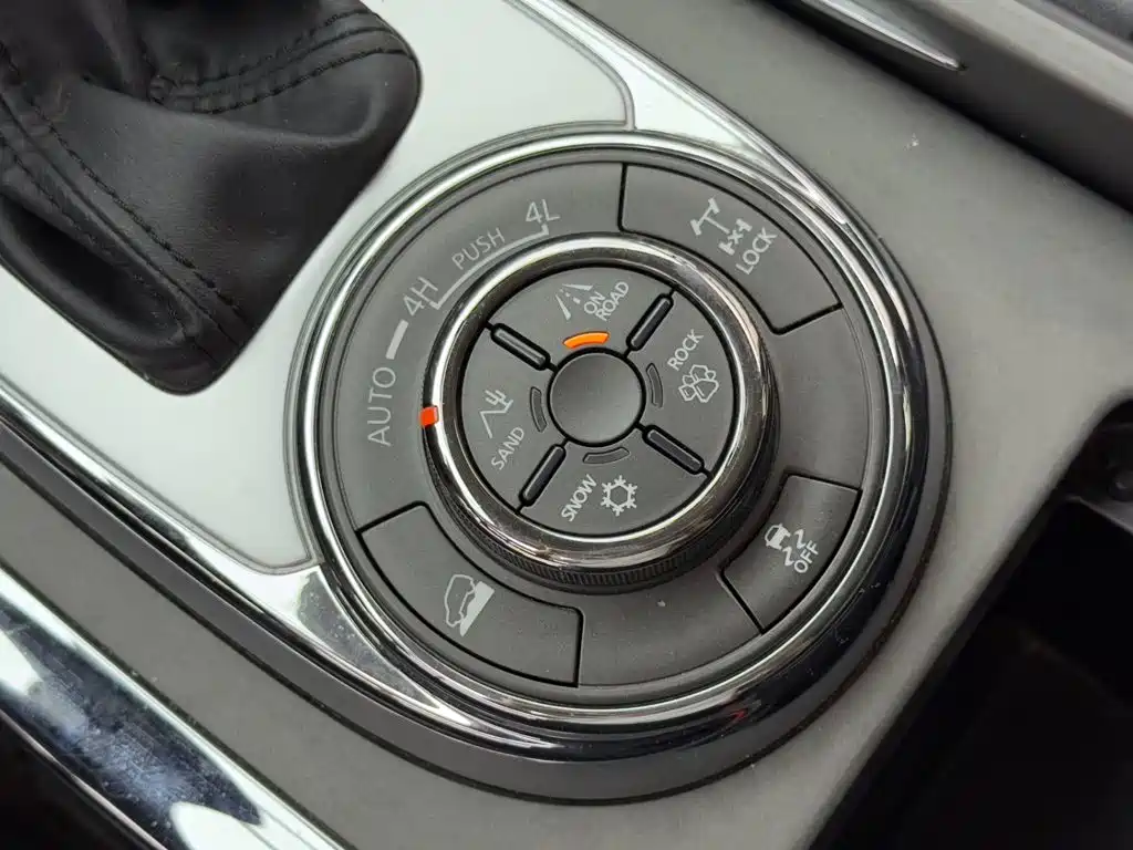 Nissan Patrol — миниатюра 15