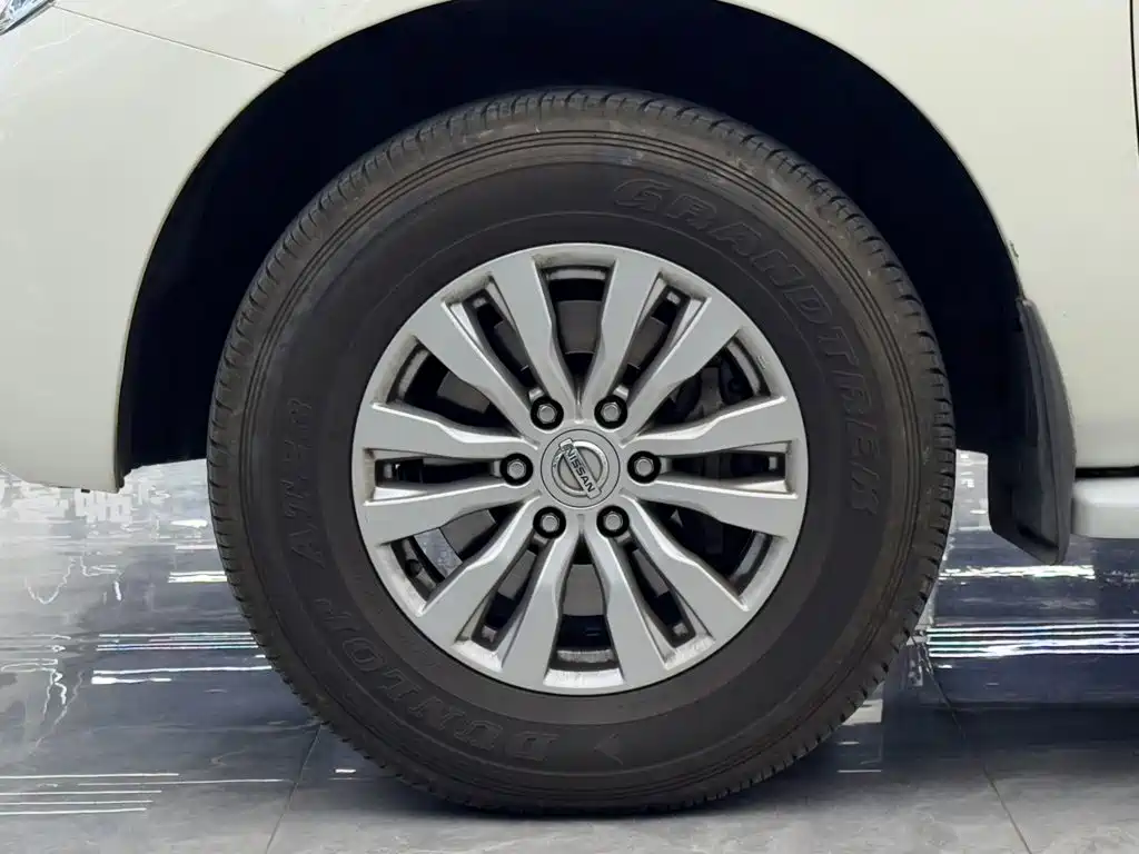 Nissan Patrol — миниатюра 4